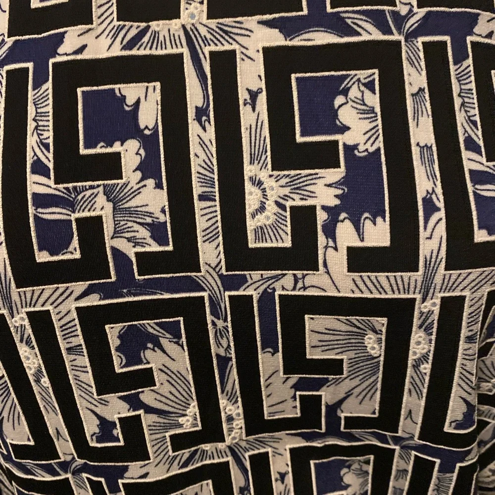 80 Park By Design sz M Blue and Black Floral and Geometric Pattern Short Sleeves - Picture 5 of 8